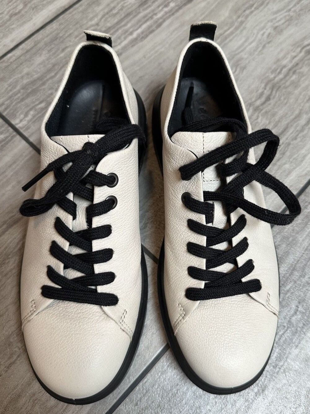 EUC Ecco Nouvelle Lace Up Sneakers Limestone Leather - Womens Size 35 US 5-5.5